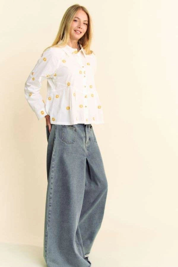 Daisy Embroidered Reglan Sleeve Shirt
